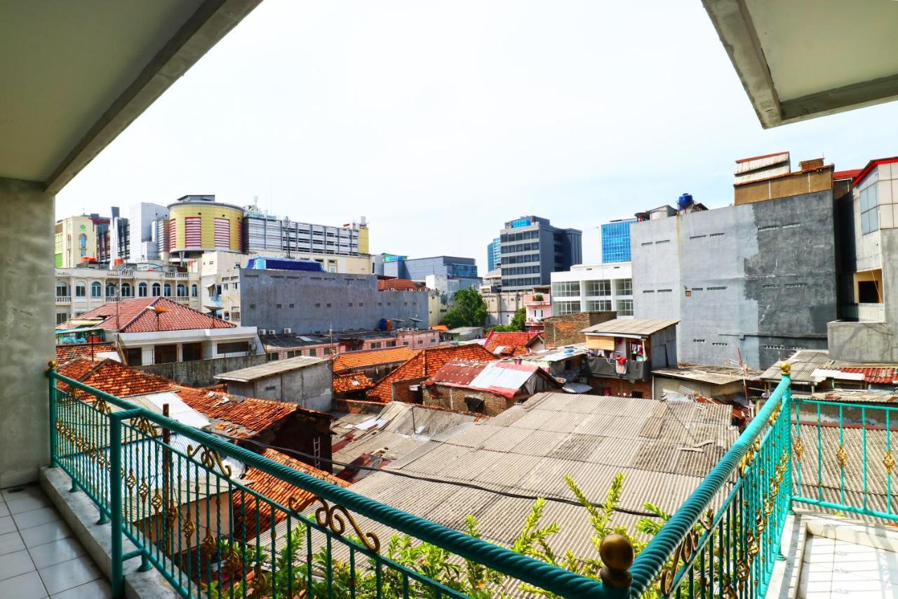 Sabrina Guest House Jakarta Exterior photo